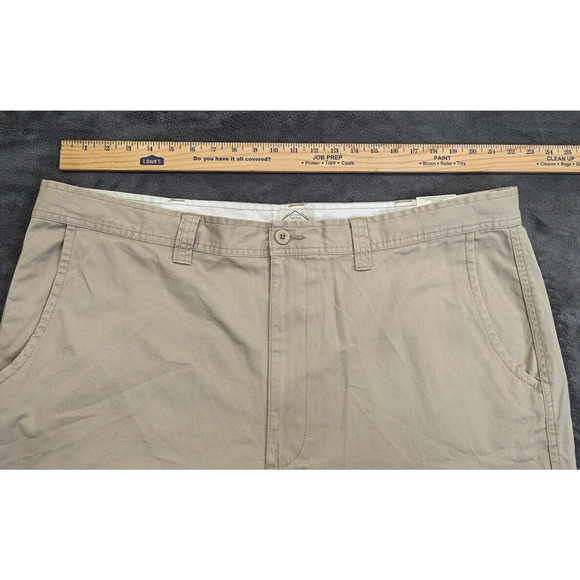 St. John's Bay Men's Shorts British Khaki Legacy Flat Front Size 44 x 10" Inseam - Picture 6 of 10